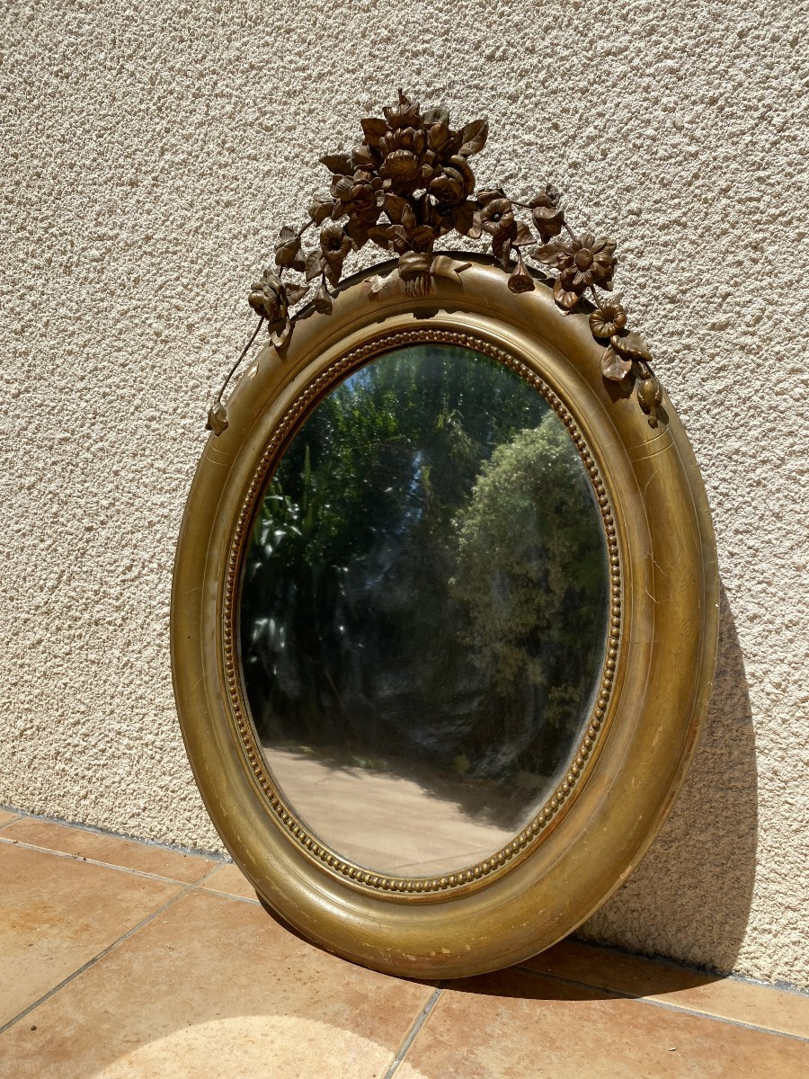 Oval Mirror With Floral Pediment In Carved Gilded Wood, Napoleon III Period – 19th Century - 65x96cm