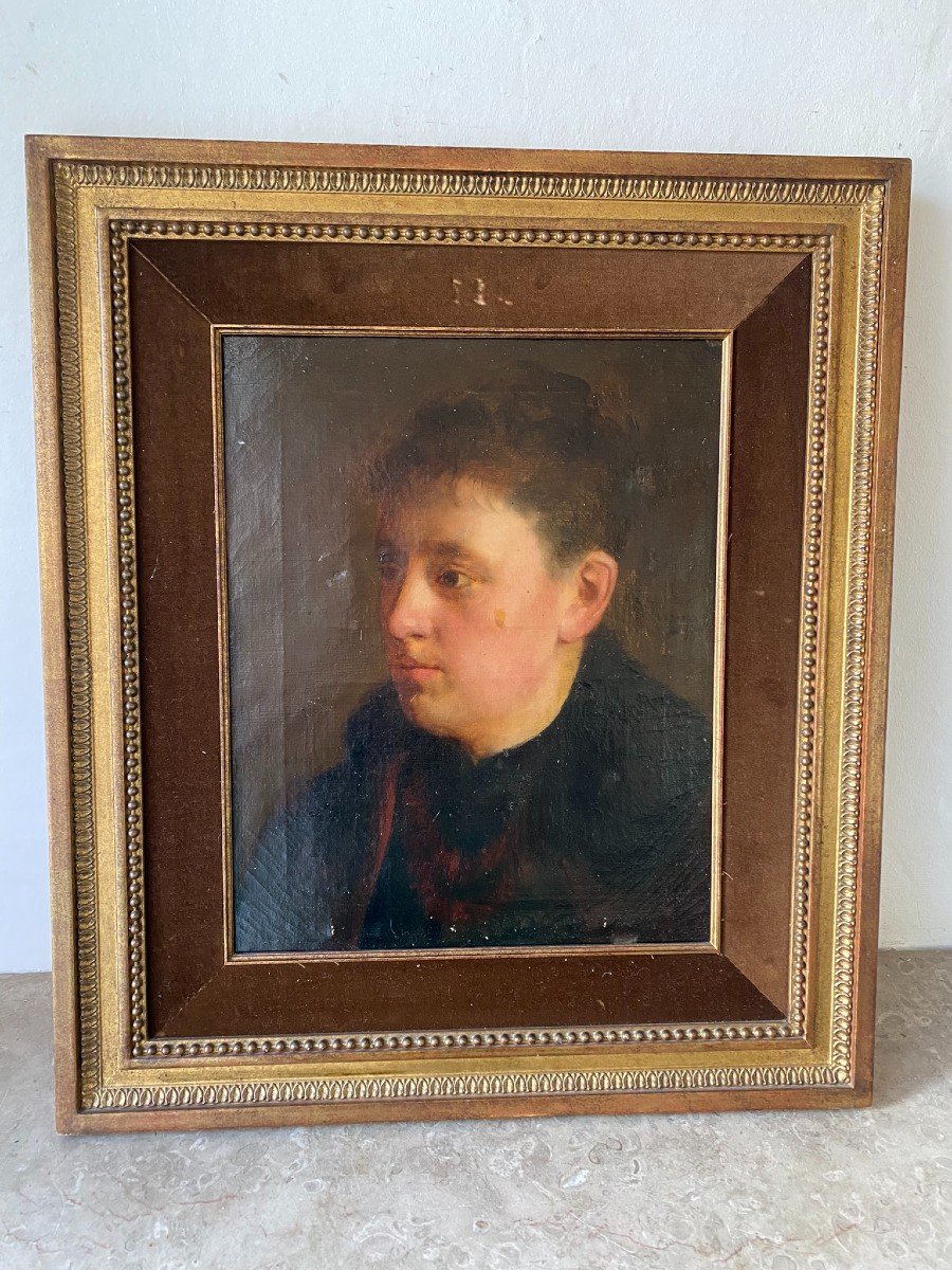 Portrait Of A Woman From The 20th Century School-photo-2