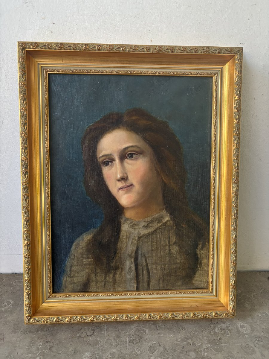 Portrait Of A Woman From The 20th Century-photo-1