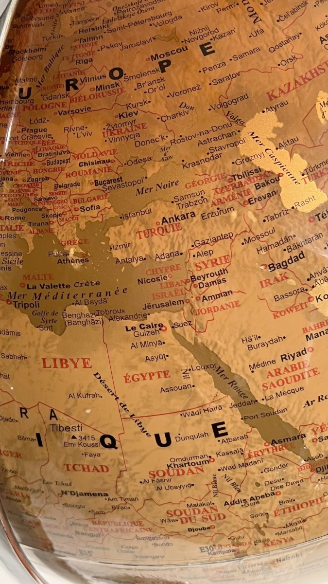 Globe terrestre sur pied chromé, France, vers 1980-photo-3