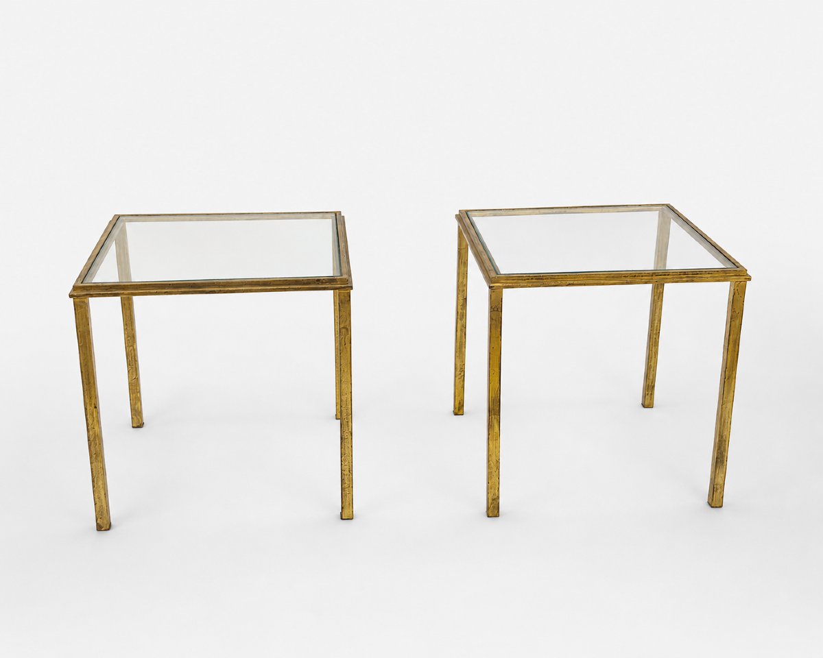 Paire de tables-bouts de canapé en fer martelé et doré, par Robert Thibier, France, vers 1960