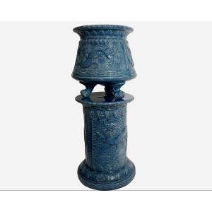 Jardinière avec colonne en faïence émaillée bleue, Saint Amand, France, vers 1880/1900