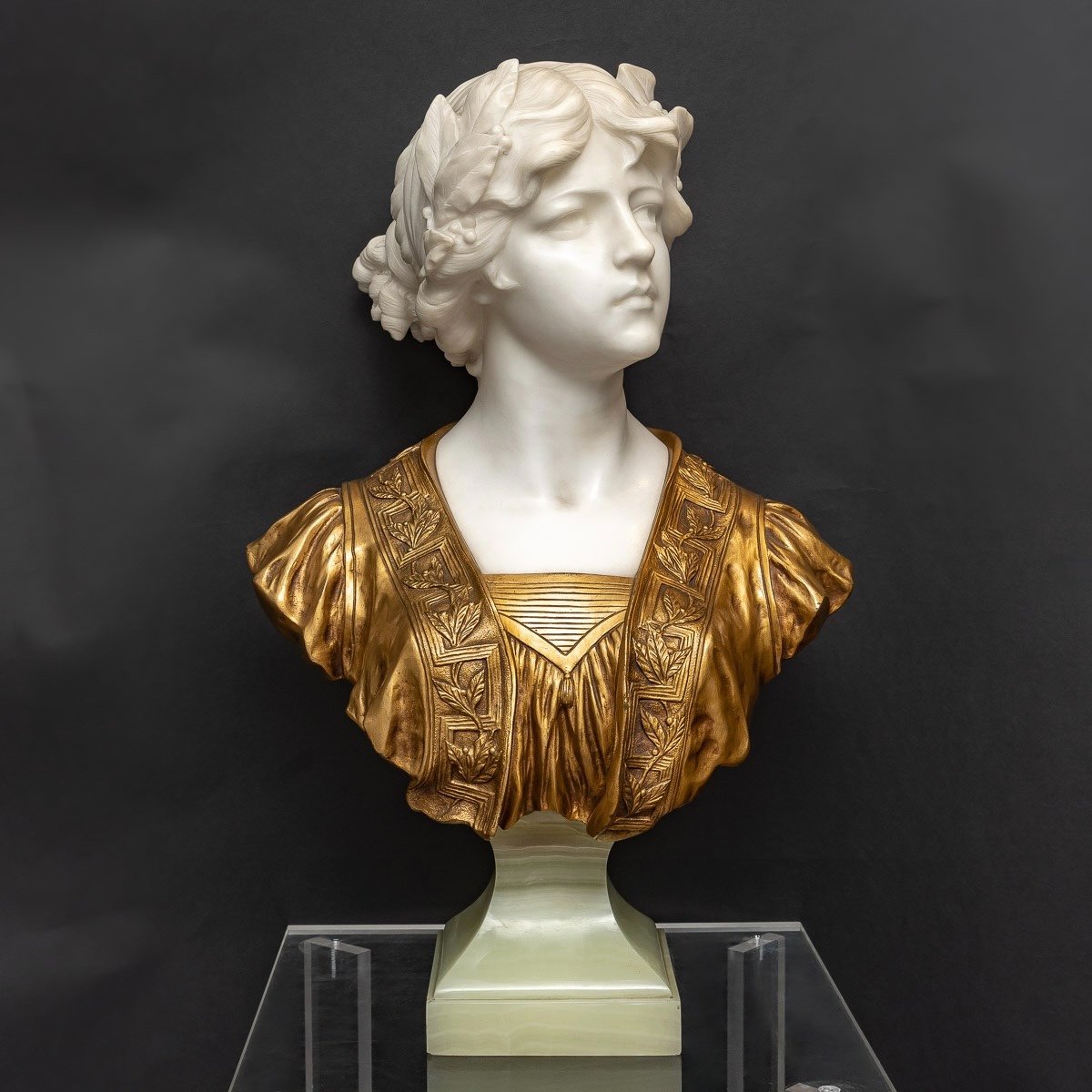 Sculpture - Buste "Jeune Femme À La Couronne De Lauriers" , Gustave Van Vaerenbergh (1873-1927)