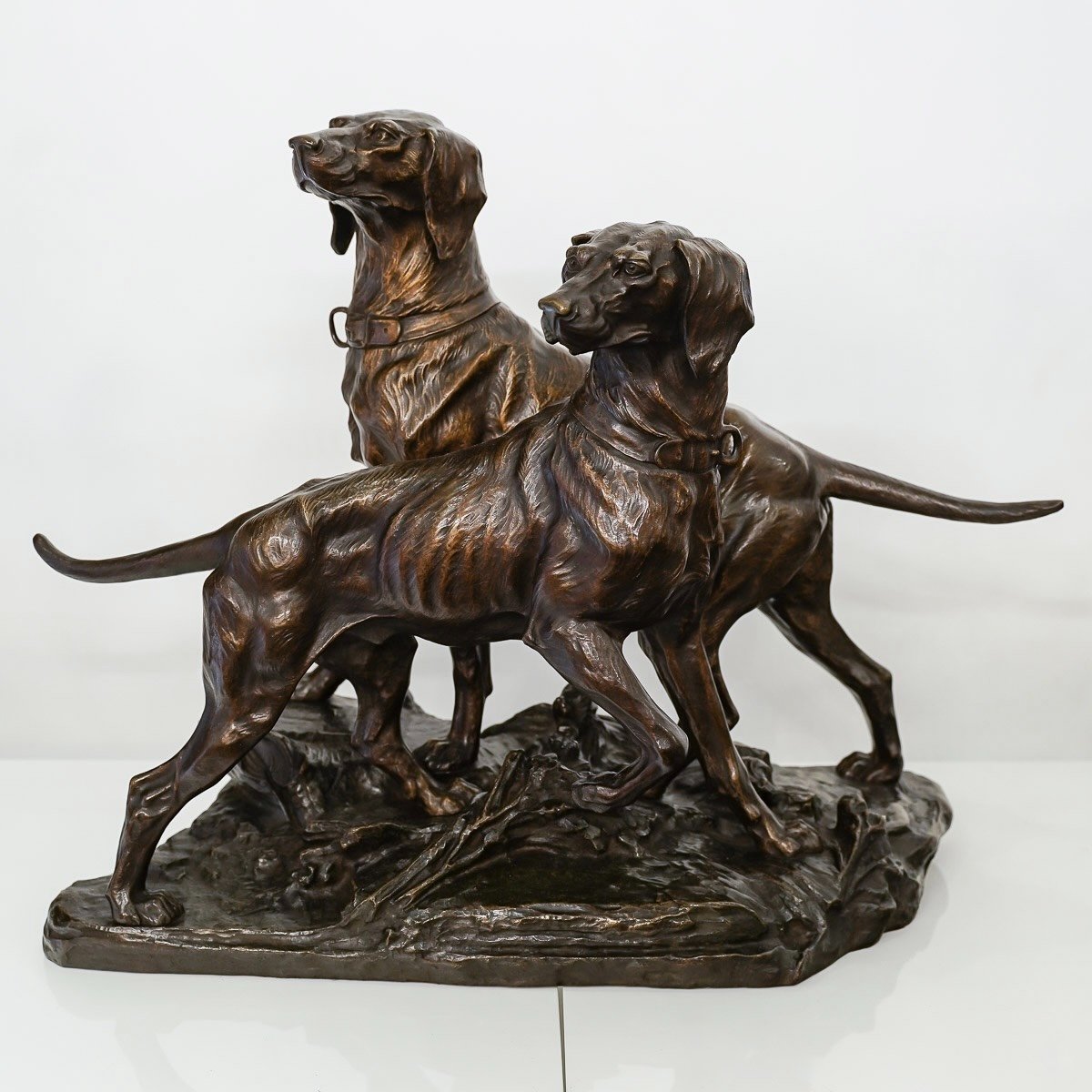 Groupe En Bronze De Deux Chiens De Chasse Par Edouard Drouot (1859-1945)
