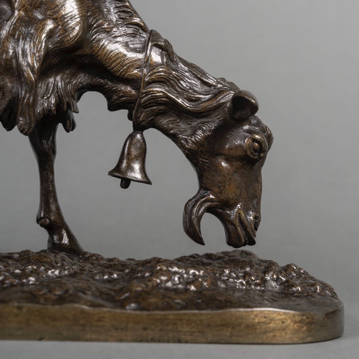 Sculpture - Grazing Goat , Pierre - Jules Mene (1810-1879) - Bronze-photo-2