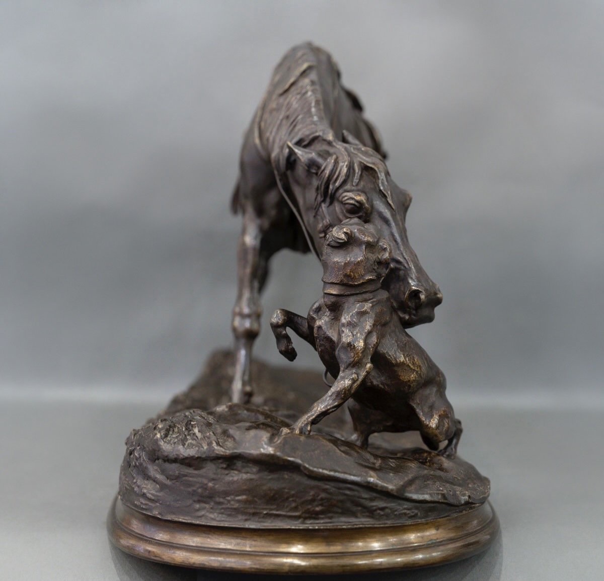 Sculpture - Jument à L’ Écurie Jouant Avec Un Chien , Pierre - Jules Mêne (1810-1879) - Bronze-photo-4