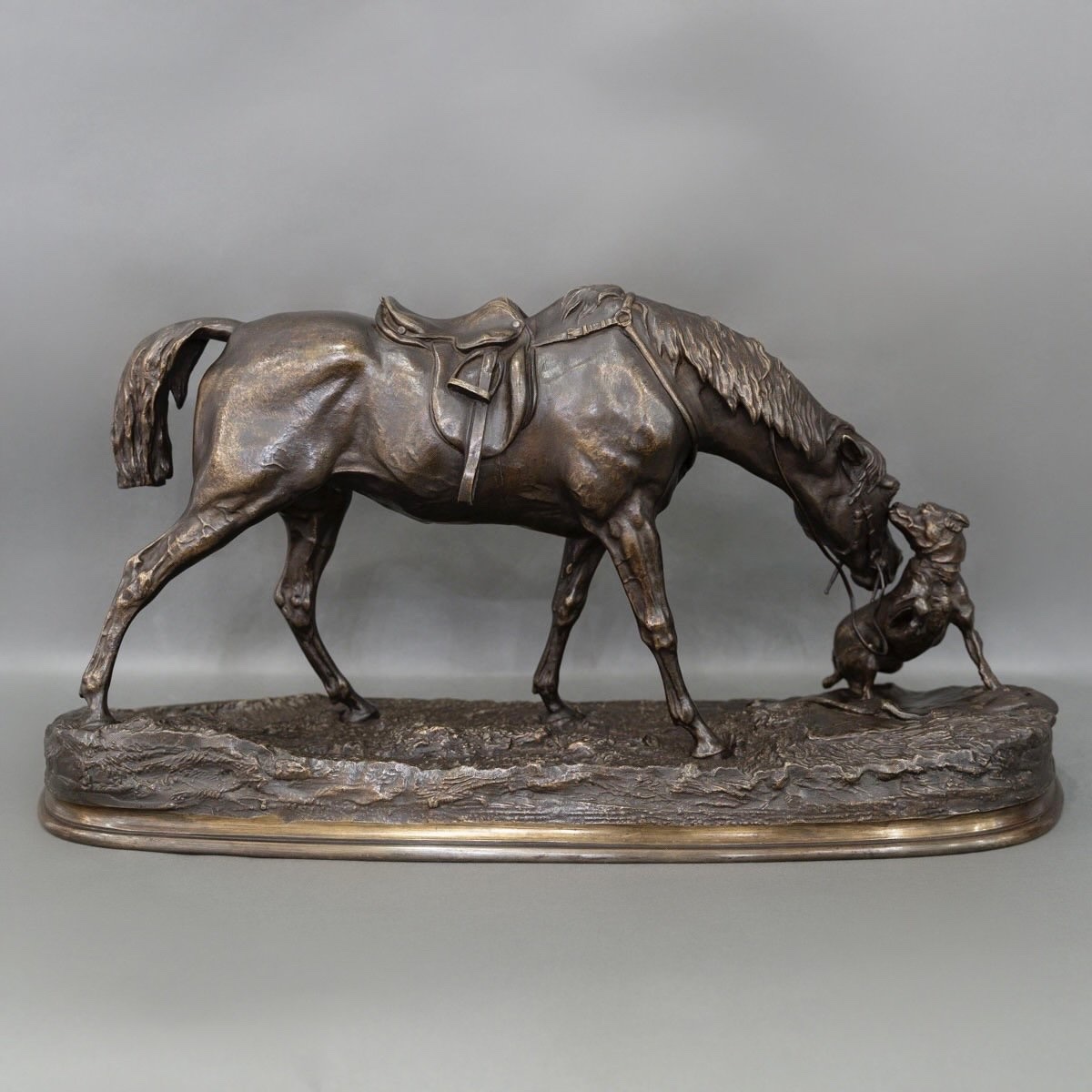 Sculpture - Jument à L’ Écurie Jouant Avec Un Chien , Pierre - Jules Mêne (1810-1879) - Bronze-photo-2