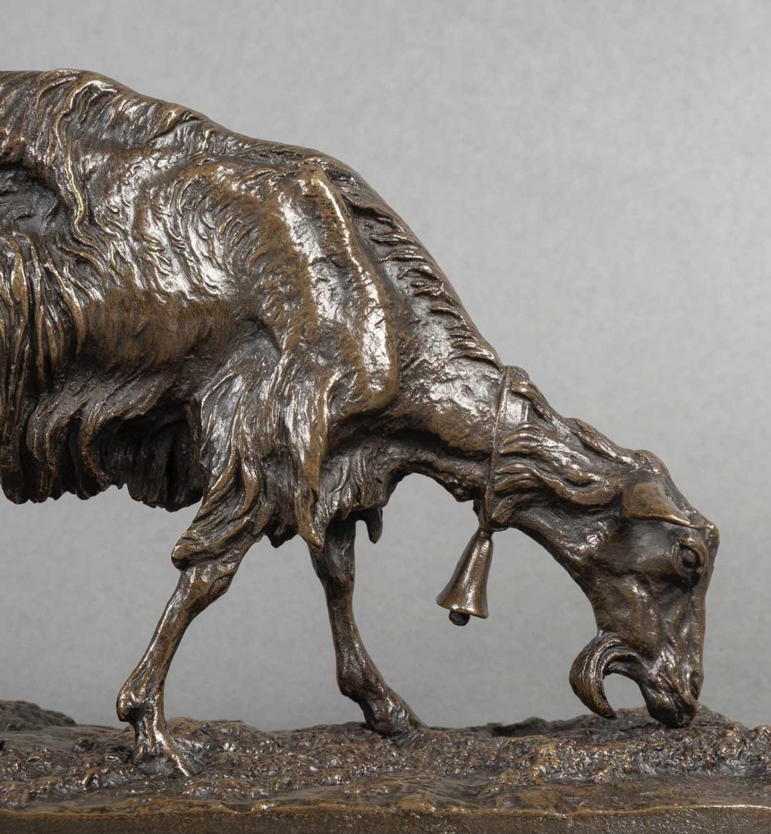 Sculpture - Grazing Goat , Pierre - Jules Mêne (1810-1879) - Bronze-photo-2
