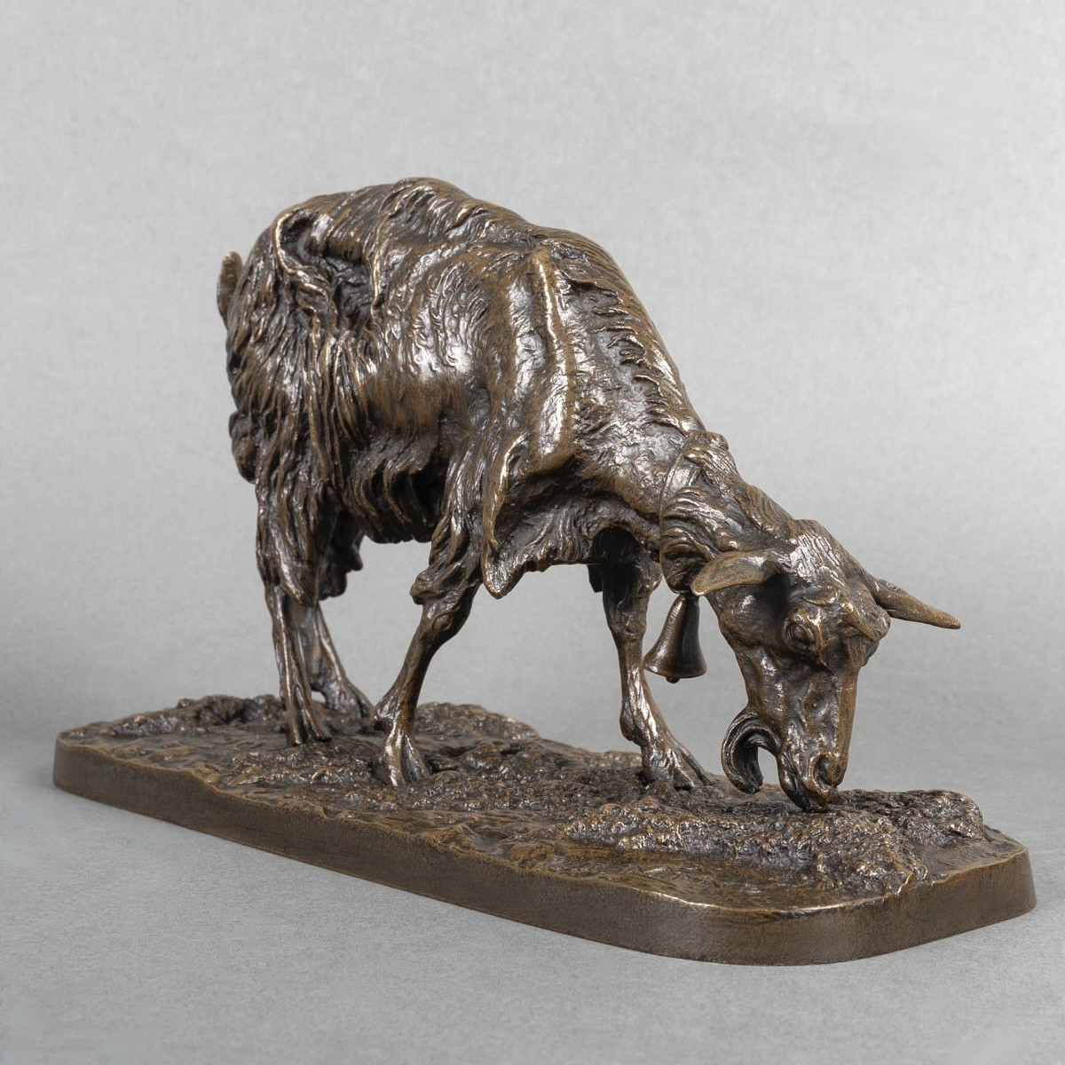Sculpture - Grazing Goat , Pierre - Jules Mêne (1810-1879) - Bronze