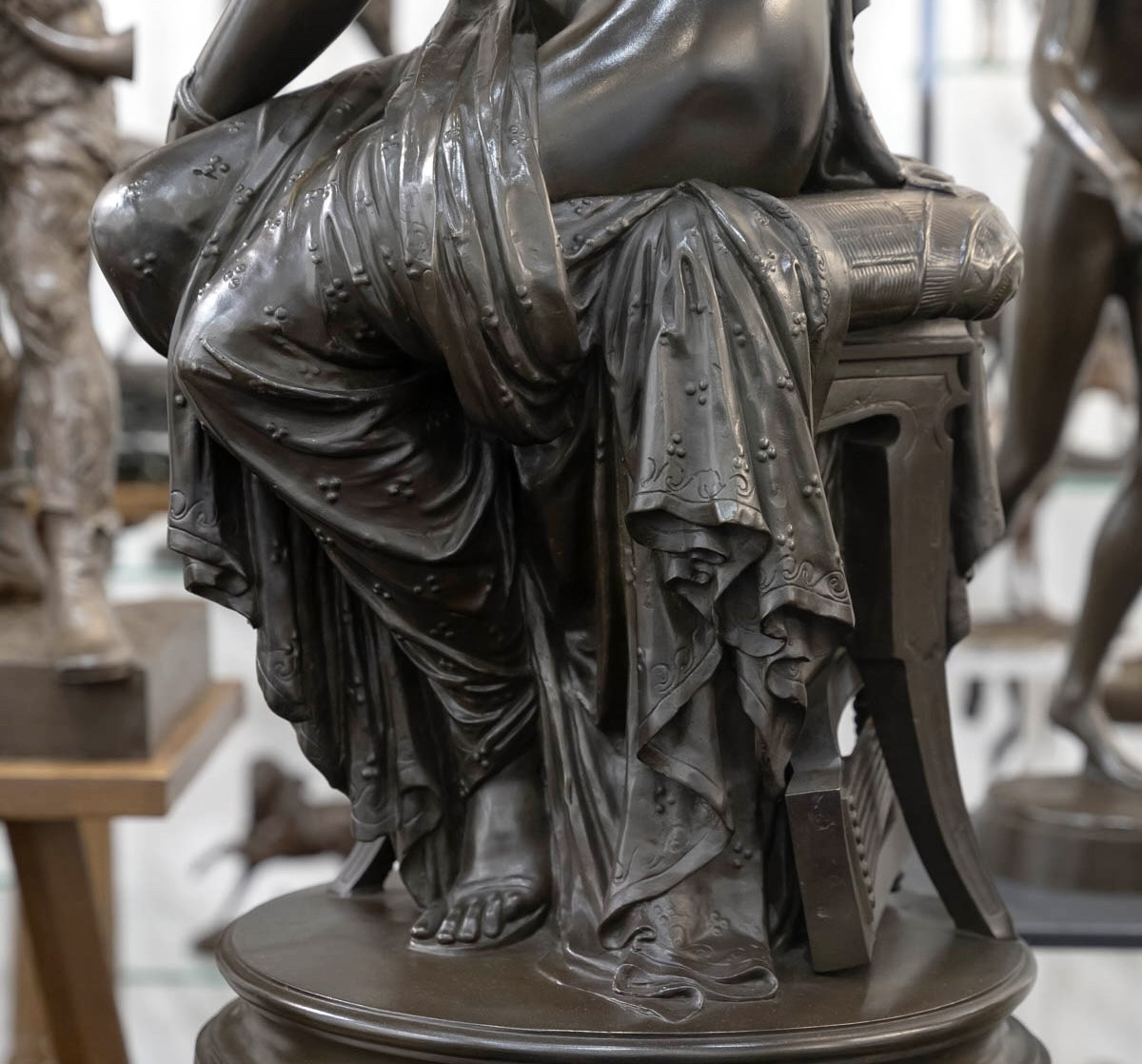 Sculpture - Femme Au Perroquet , Louis Sauvageau (1822-1874) - Bronze -photo-6