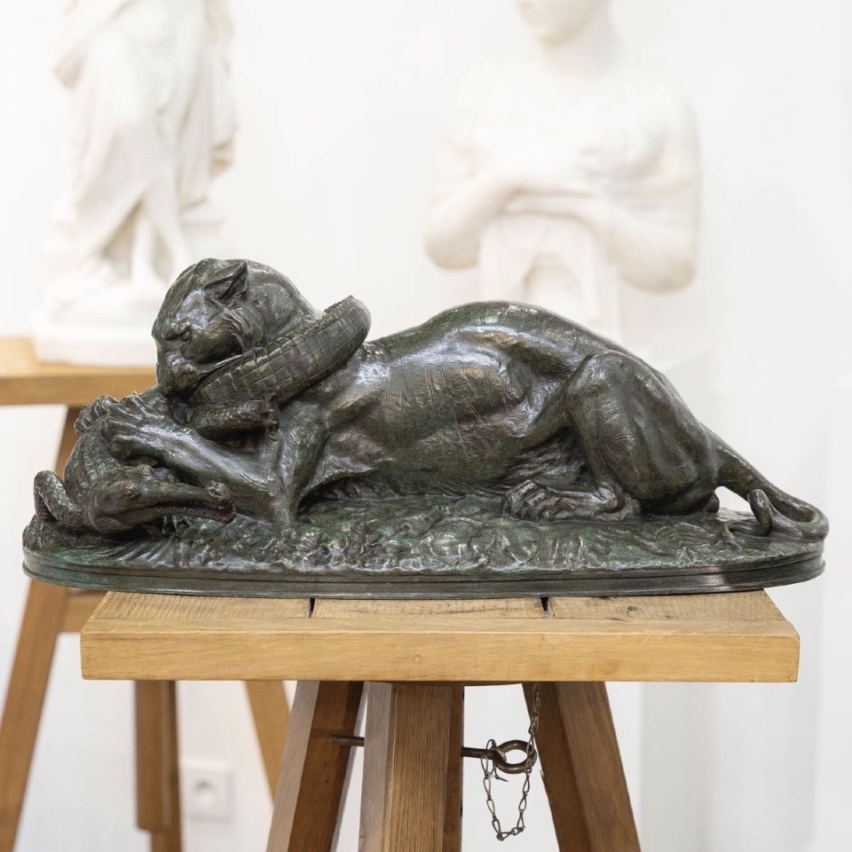 SCULPTURE - TIGRE DÉVORANT UN GAVIAL , ANTOINE - LOUIS BARYE (1795-1875) - BRONZE
