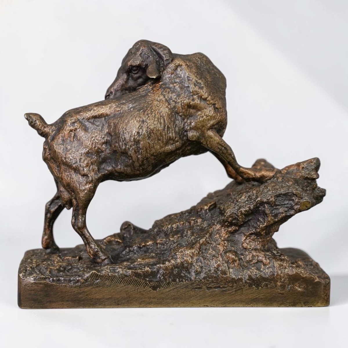 Sculpture - The Indian Goat , Pierre - Jules Mêne (1810–1879) - Bronze-photo-3