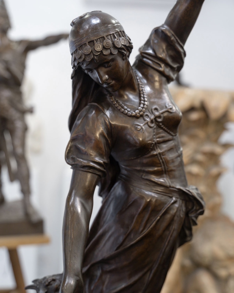 Sculpture - Esmeralda , Eugène Marioton (1854-1933) - Bronze  -photo-4