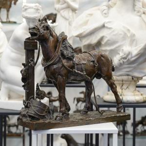 Sculpture - Reinforcement Horse , Arthur Jacques Le Duc (1848 - 1918) - Bronze