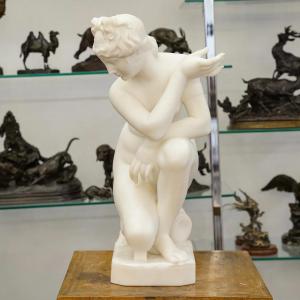 Sculpture - Vénus Accroupie , Doidalsas De Bithynie - Marbre