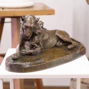 Sculpture - Lioness And Lion Cubs , Victor Peter (1840–1918) - Bronze