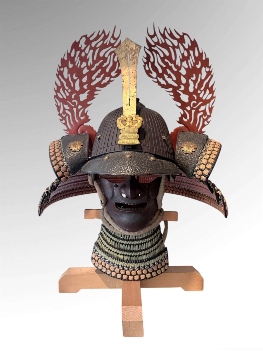 Suji Bachi Kabuto With Red Metal Wakidate 