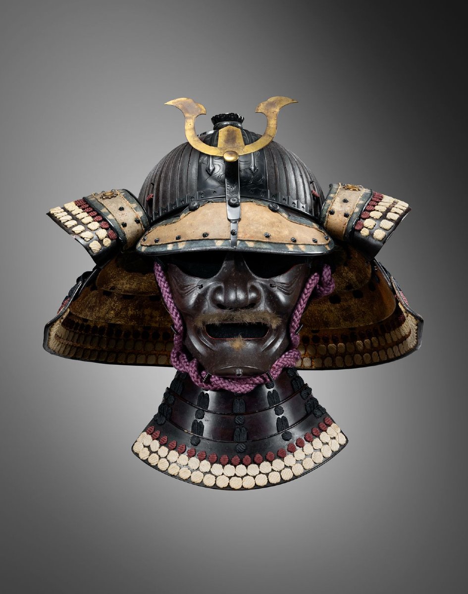 Suji bachi kabuto orné de shakudo