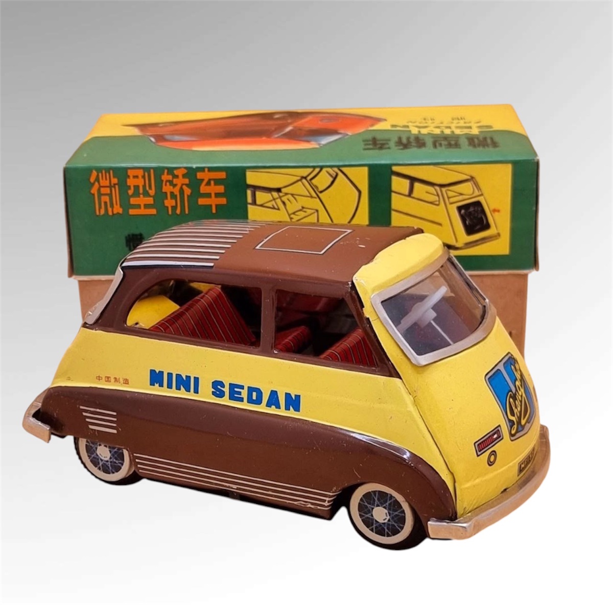 Mini sedan modèle F152 Chine