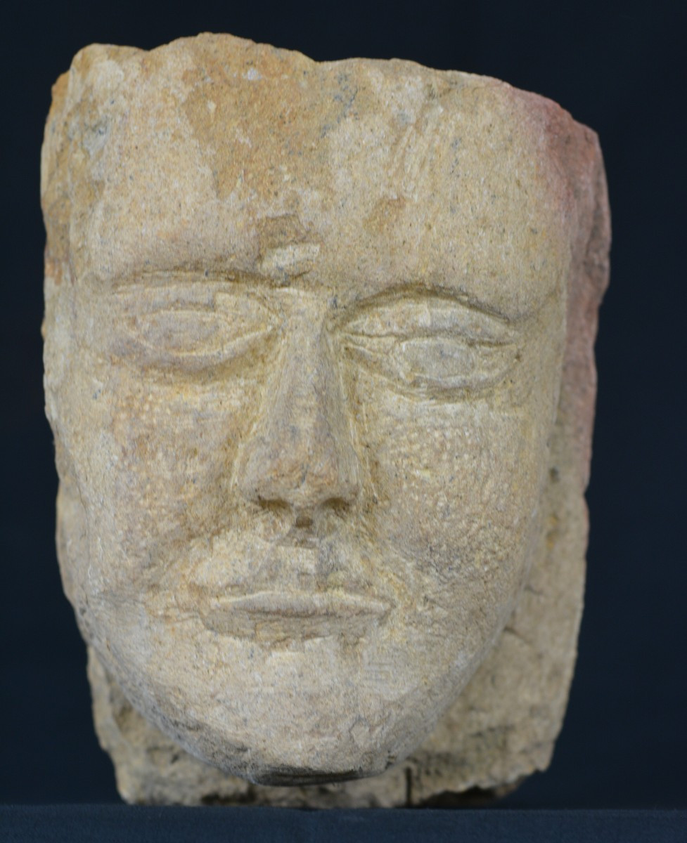 Modillon à tête d'homme XII ème siècle-photo-2