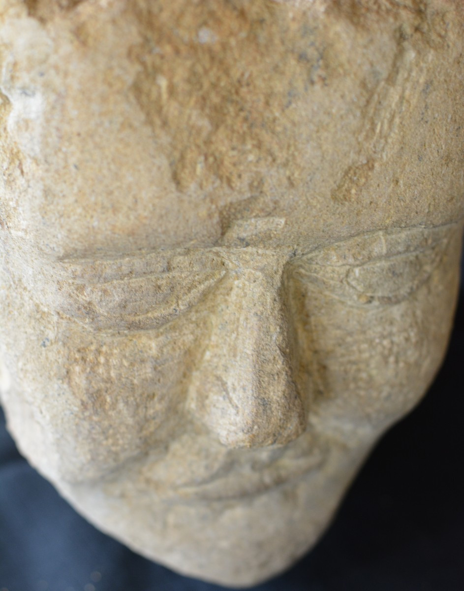 Modillon à tête d'homme XII ème siècle-photo-1