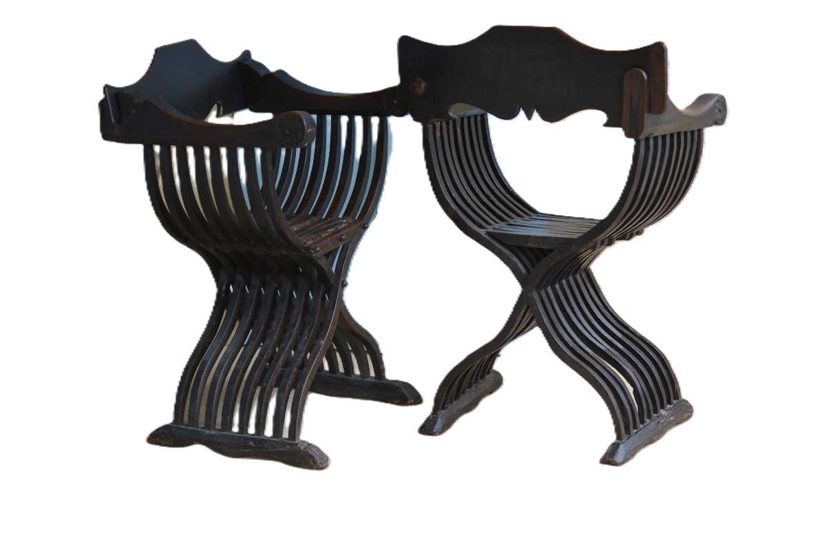 Deux fauteuils dits Savonarole XVIème siècle