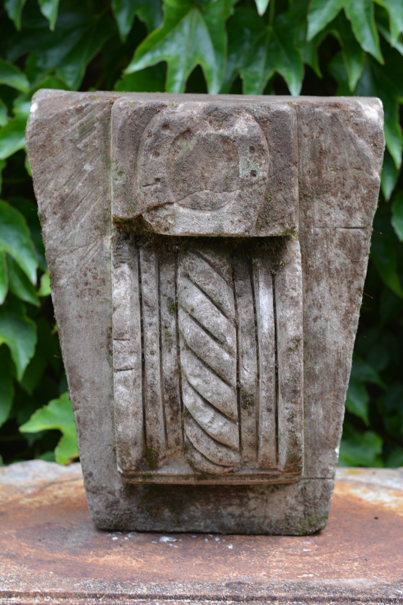 Keystone Late 17th Century
