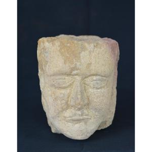 Modillon à tête d'homme XII ème siècle