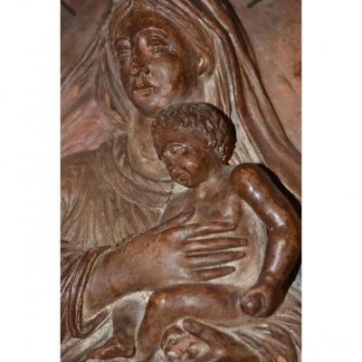 Tondo Figurant La Vierge Et l'Enfant En Relief,  En Terre Cuite, Italie,  XVII è Siècle.