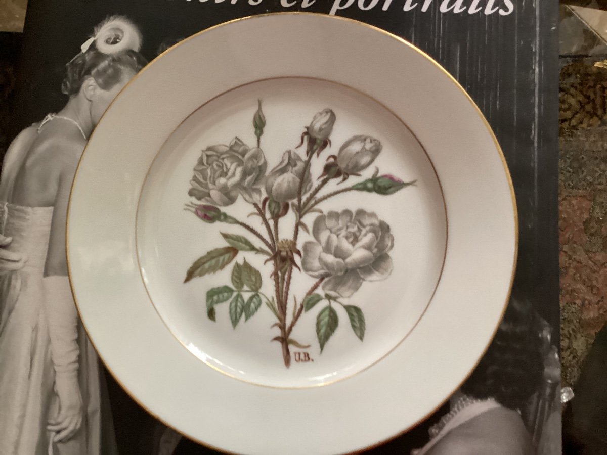 Sèvres 8 assiettes à dessert à décor de fleurs signées et  datées 1858 -photo-7