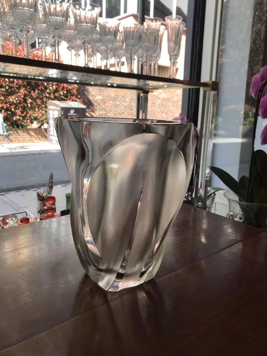  Vase « Ingrid » de Marc Lalique, création de 1970, signé à la pointe Lalique France