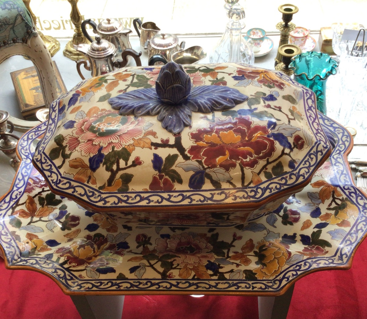 Soupière Et Son Présentoir En Faïence De  Gien Au Décor Pivoines 
