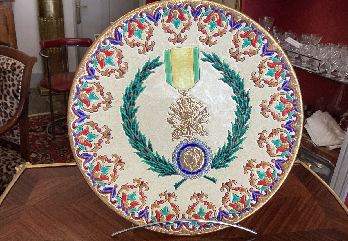 Plat en émaux de Longwy en parfait état création de M. P. Chevallier 