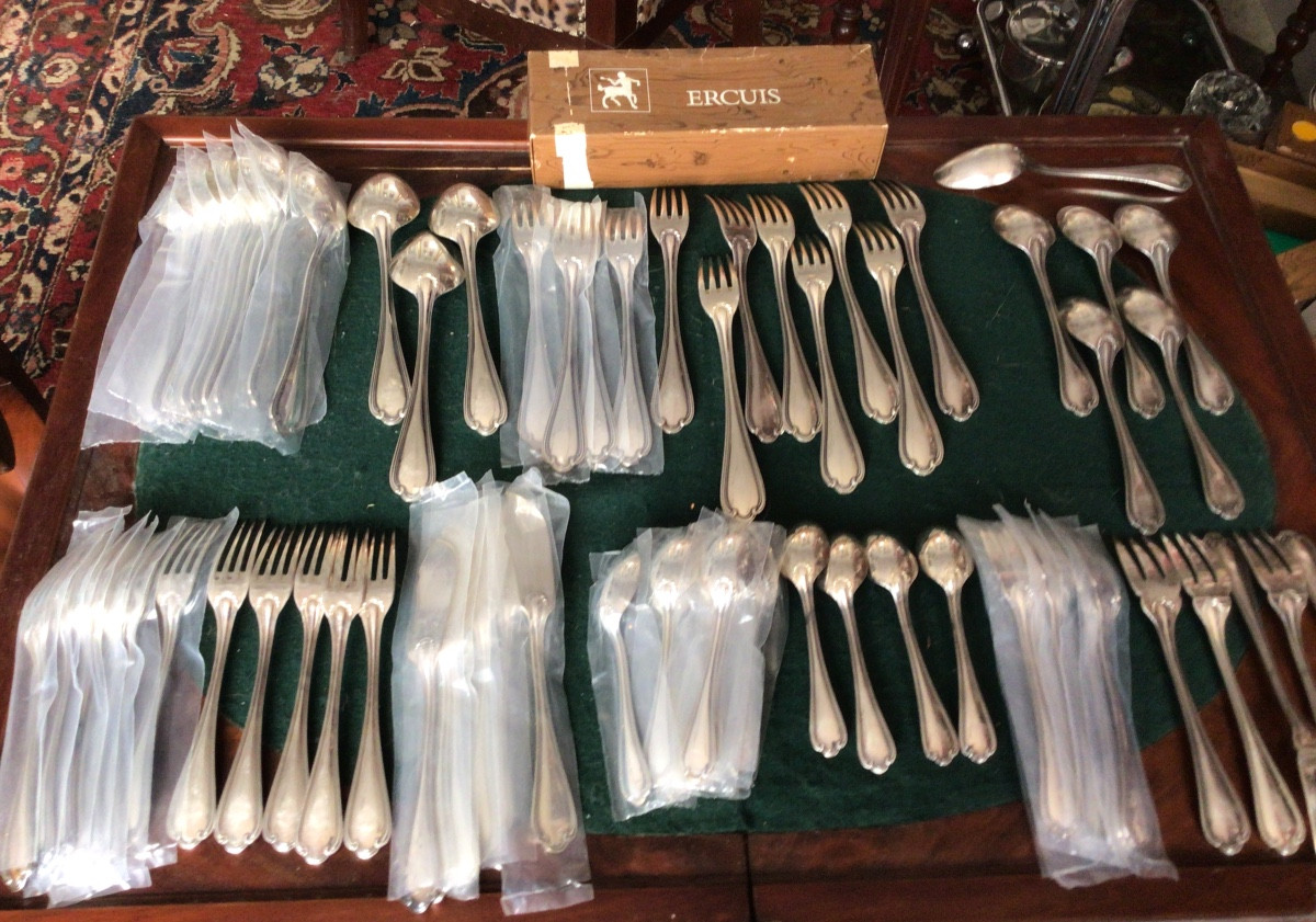 Partie de ménagère Ercuis modèle Sully de 73 pièces  en métal argenté 