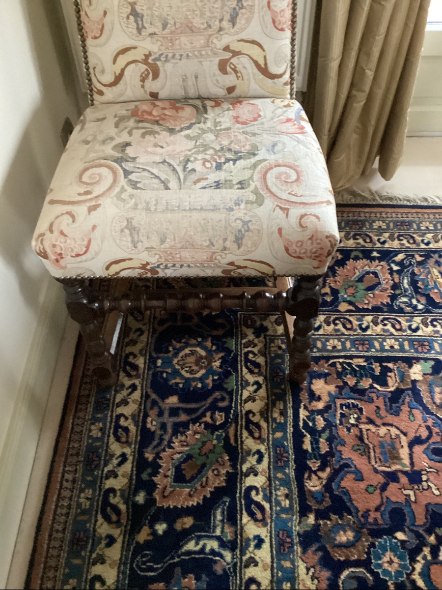 Suite de 6 chaises de style Louis XIII à haut dossier couverture classique en très bon etat-photo-4