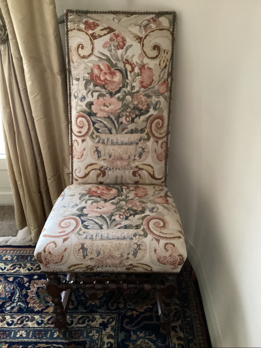 Suite de 6 chaises de style Louis XIII à haut dossier couverture classique en très bon etat-photo-3