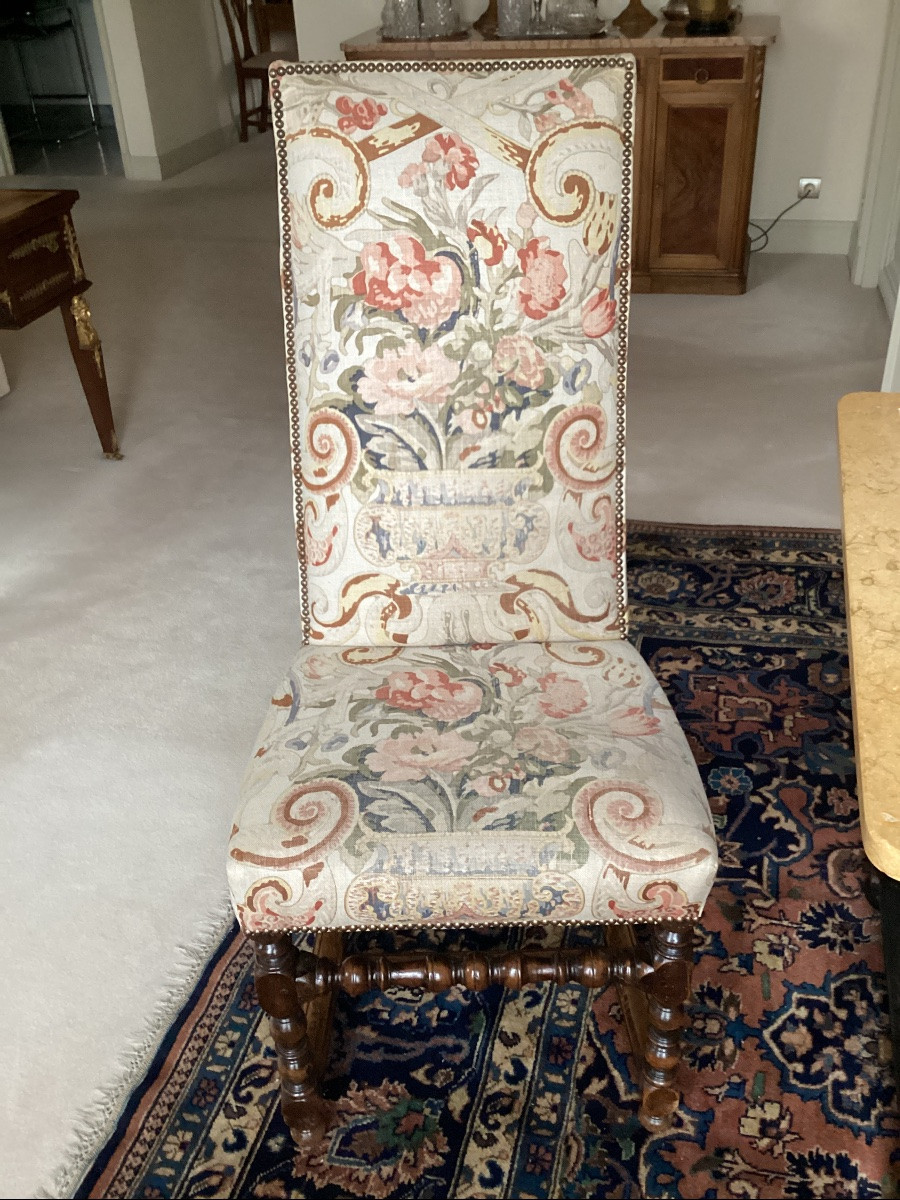 Suite de 6 chaises de style Louis XIII à haut dossier couverture classique en très bon etat-photo-7