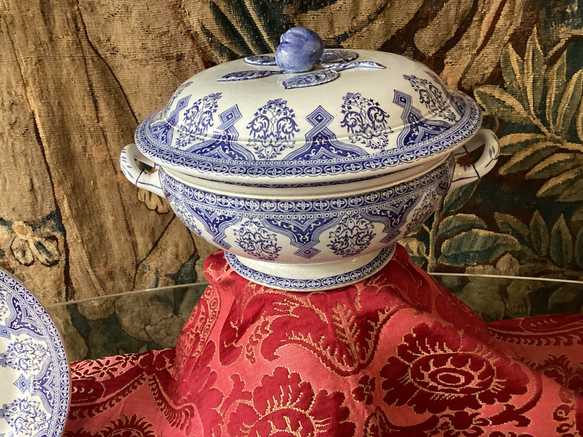 Napoleon III Gien Dinner Service, Decorated In Rouen Blue With A Large Radiating Pattern 90p-photo-3