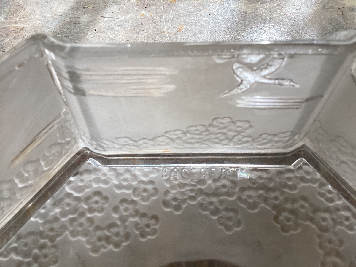 Baccarat boite en  cristal moulé ,signee, dans l’esprit de R.Lalique, epoque Art Deco-photo-1