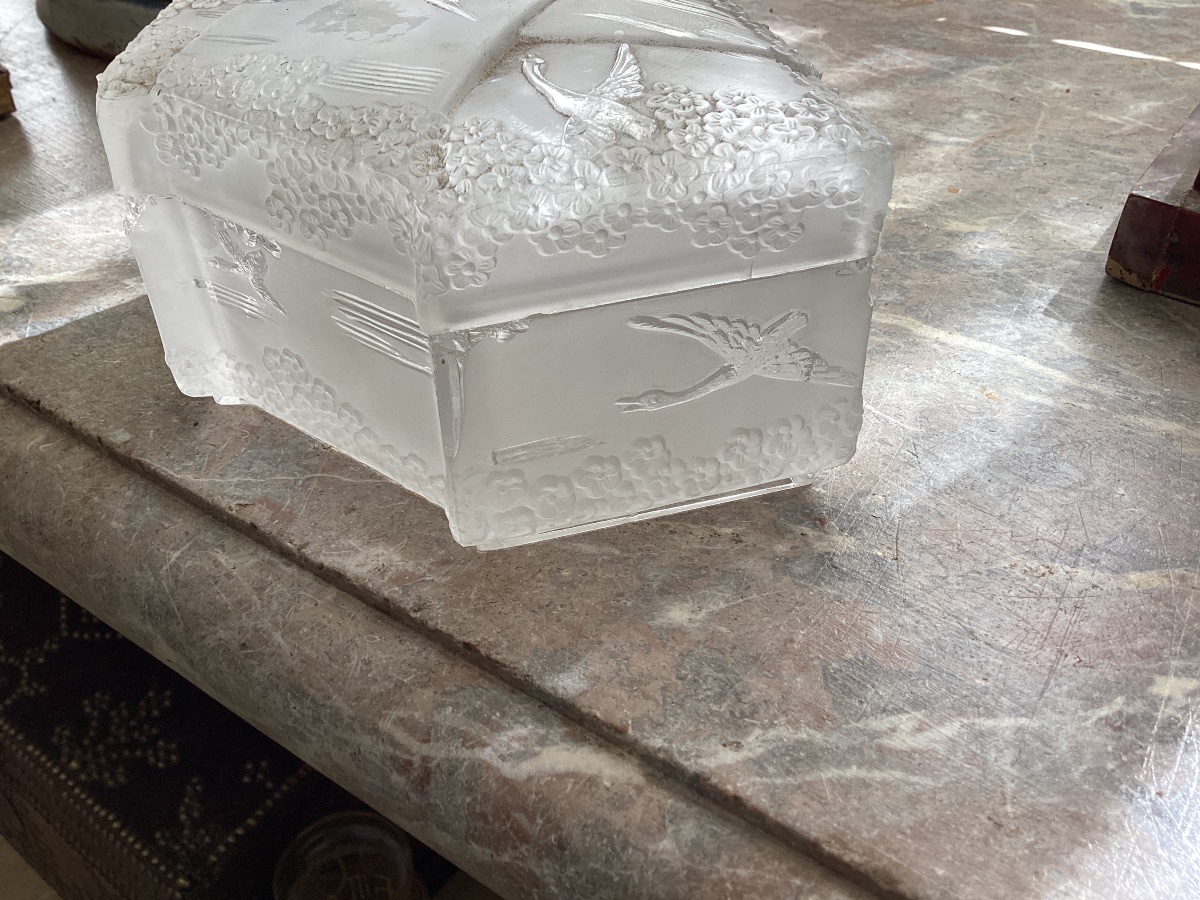 Baccarat boite en  cristal moulé ,signee, dans l’esprit de R.Lalique, epoque Art Deco-photo-5
