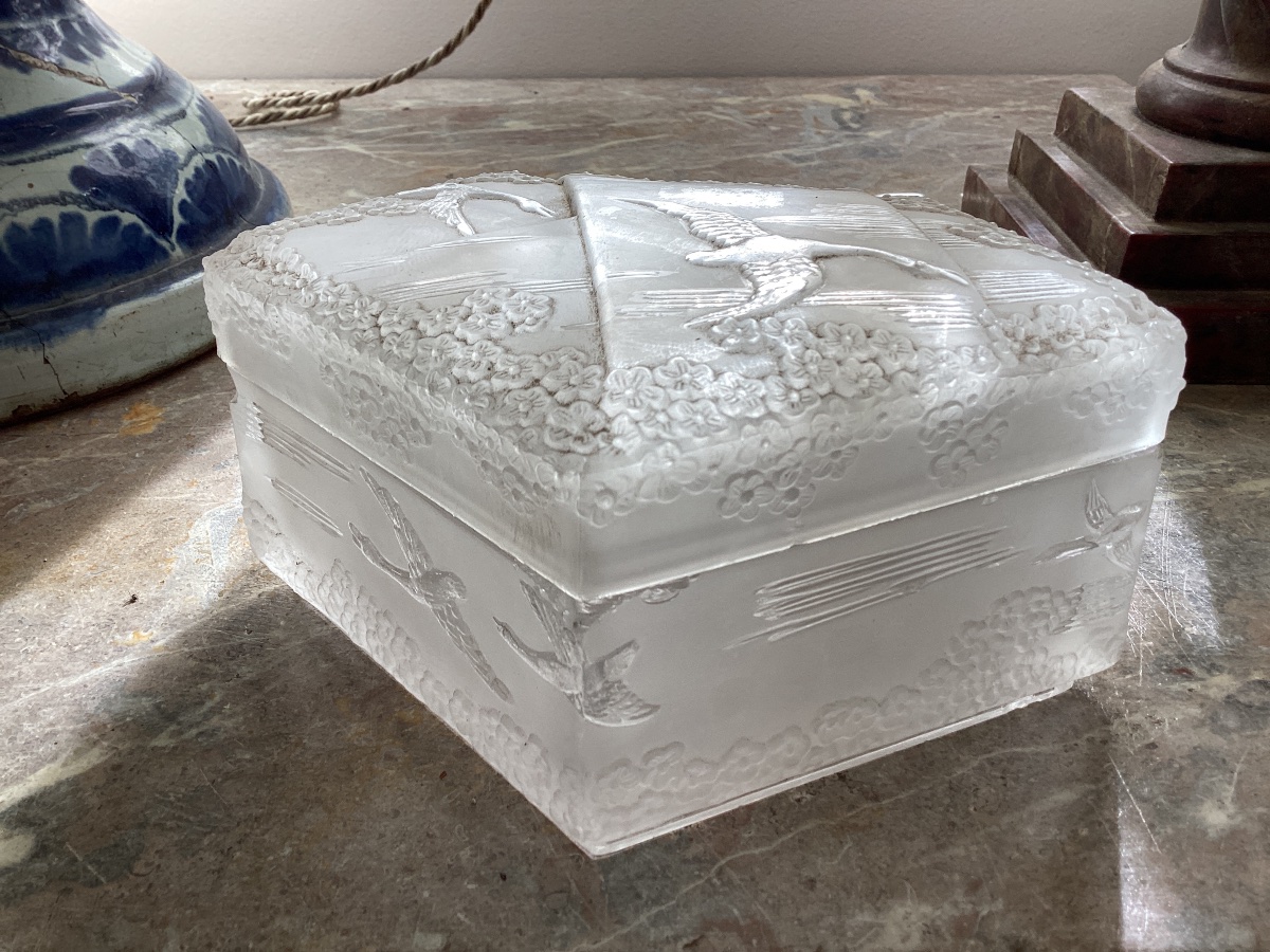 Baccarat boite en  cristal moulé ,signee, dans l’esprit de R.Lalique, epoque Art Deco-photo-8