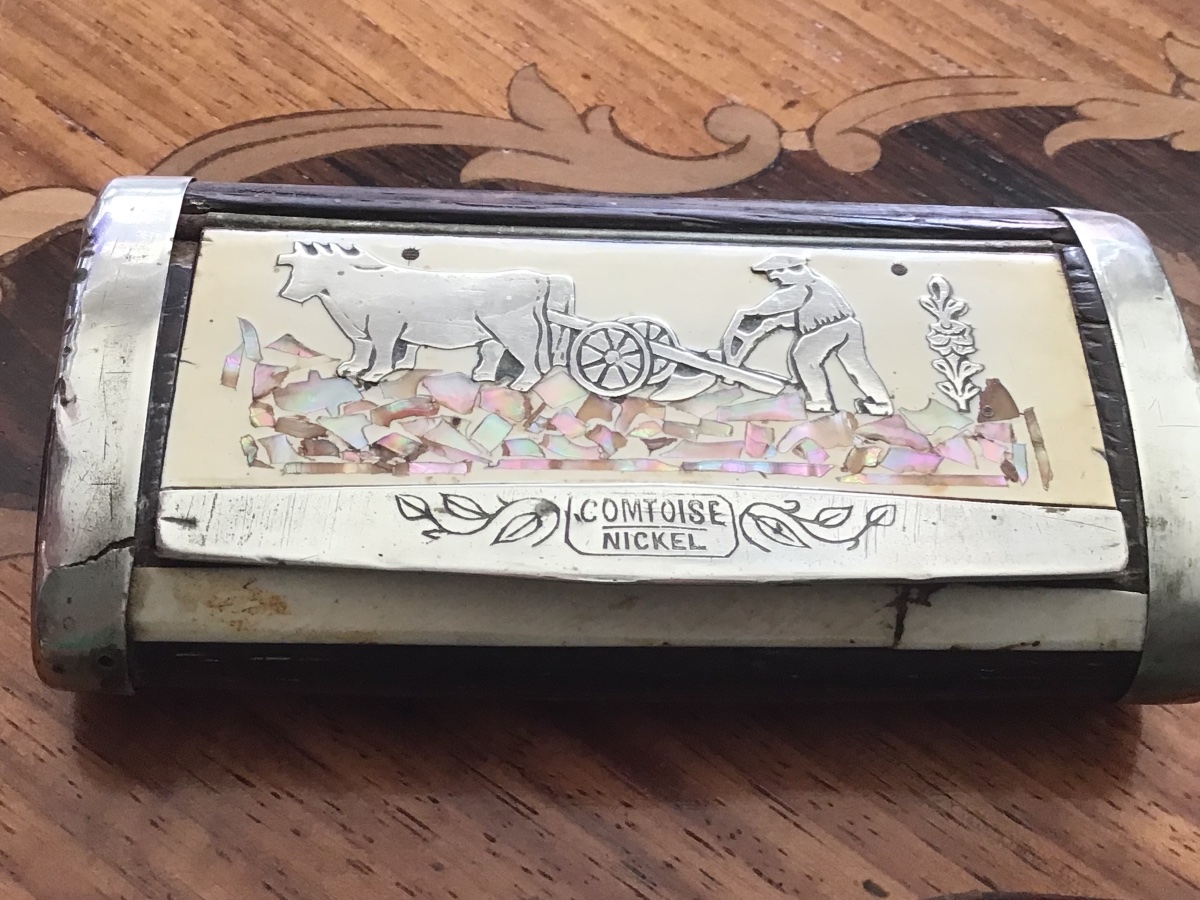 Wood And Metal Snuffbox With A Bone Plate Featuring A Plowing Motif And Fine Mother-of-pearl Inlay, 19th Century-photo-3