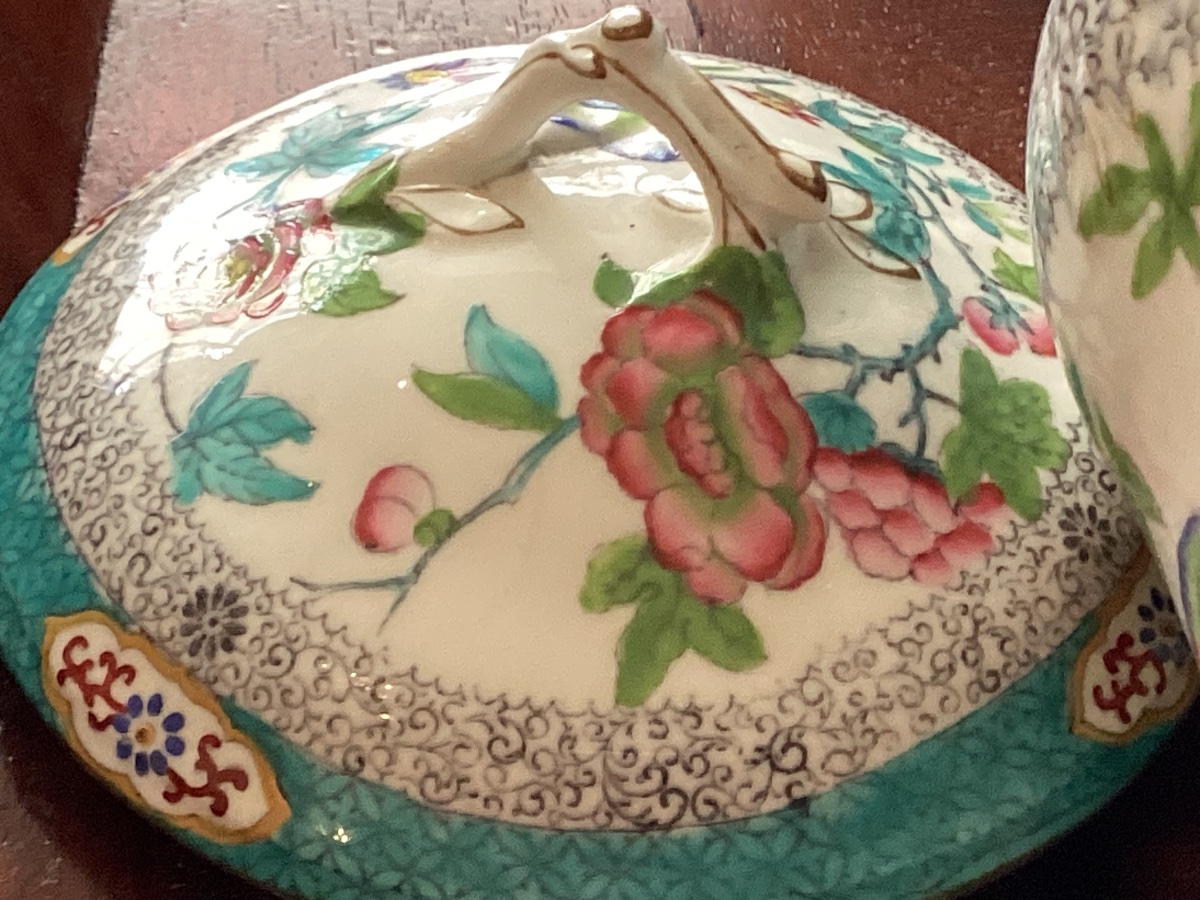 Minton  2 tasses à café et un sucrier  vendu à l’époque chez Lahoche au Palais  Royal -photo-2
