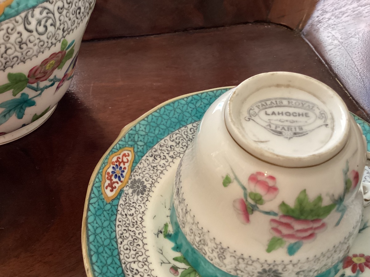 Minton  2 tasses à café et un sucrier  vendu à l’époque chez Lahoche au Palais  Royal -photo-3