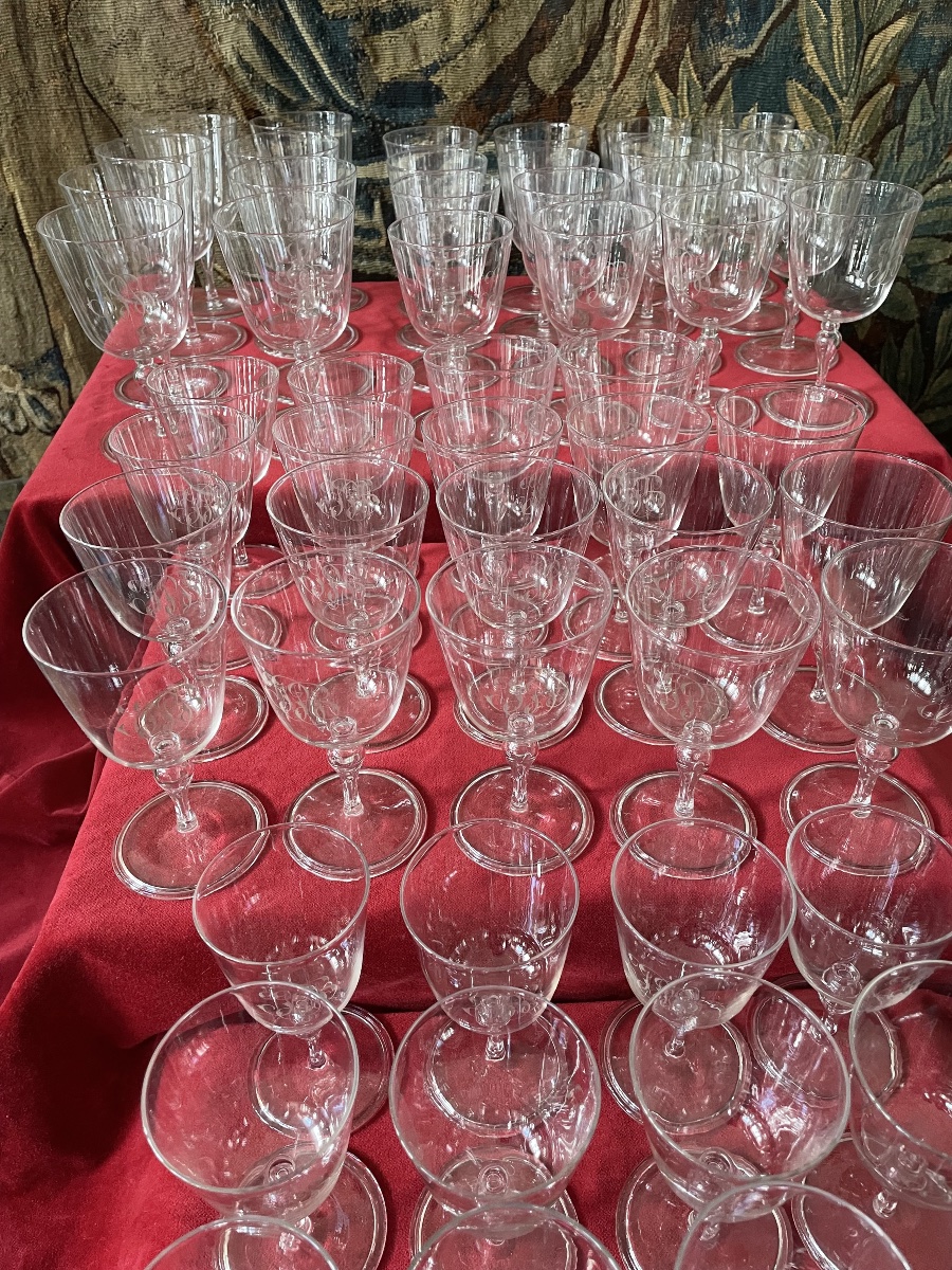 Suite de 60 verres en verre soufflé debut XIX eme monogramme