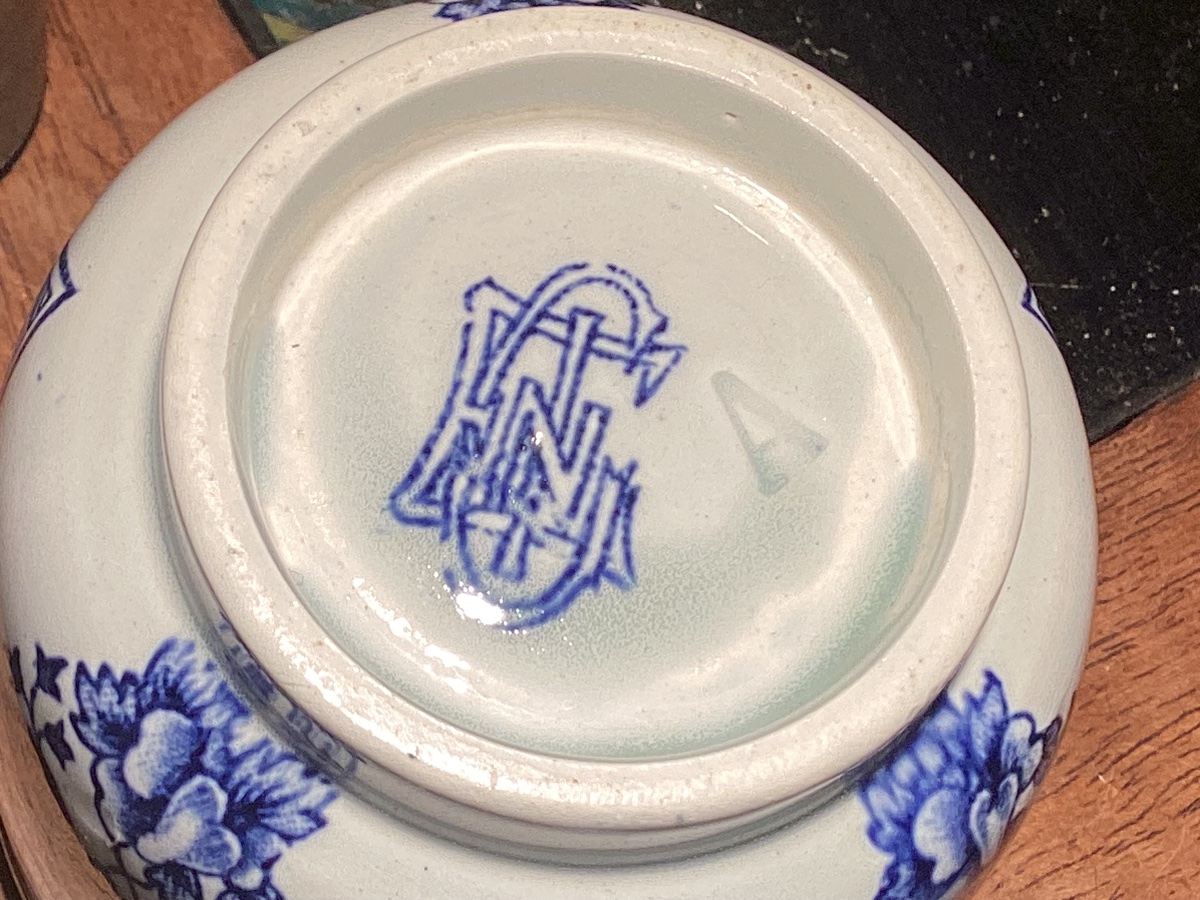 Gien 6 tasses et soucoupes décor Rouen vers 1875-1880 monograme Gien en bleu avec la lettre A-photo-1