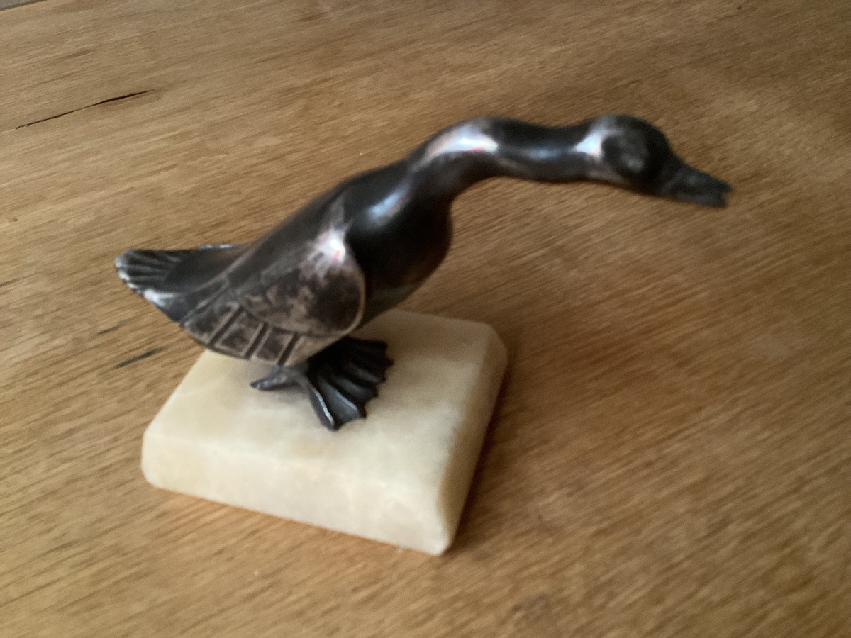 Art Deco: Oie sauvage en bronze argenté,patine d’usage, bouchon de radiateur monté sur socle-photo-4