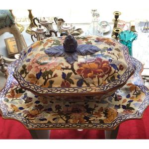 Soupière Et Son Présentoir En Faïence De  Gien Au Décor Pivoines 