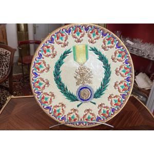 Plat en émaux de Longwy en parfait état création de M. P. Chevallier 