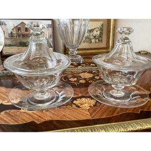 Paire de drageoirs en cristal a cotes avec leurs présentoirs  Baccarat ?